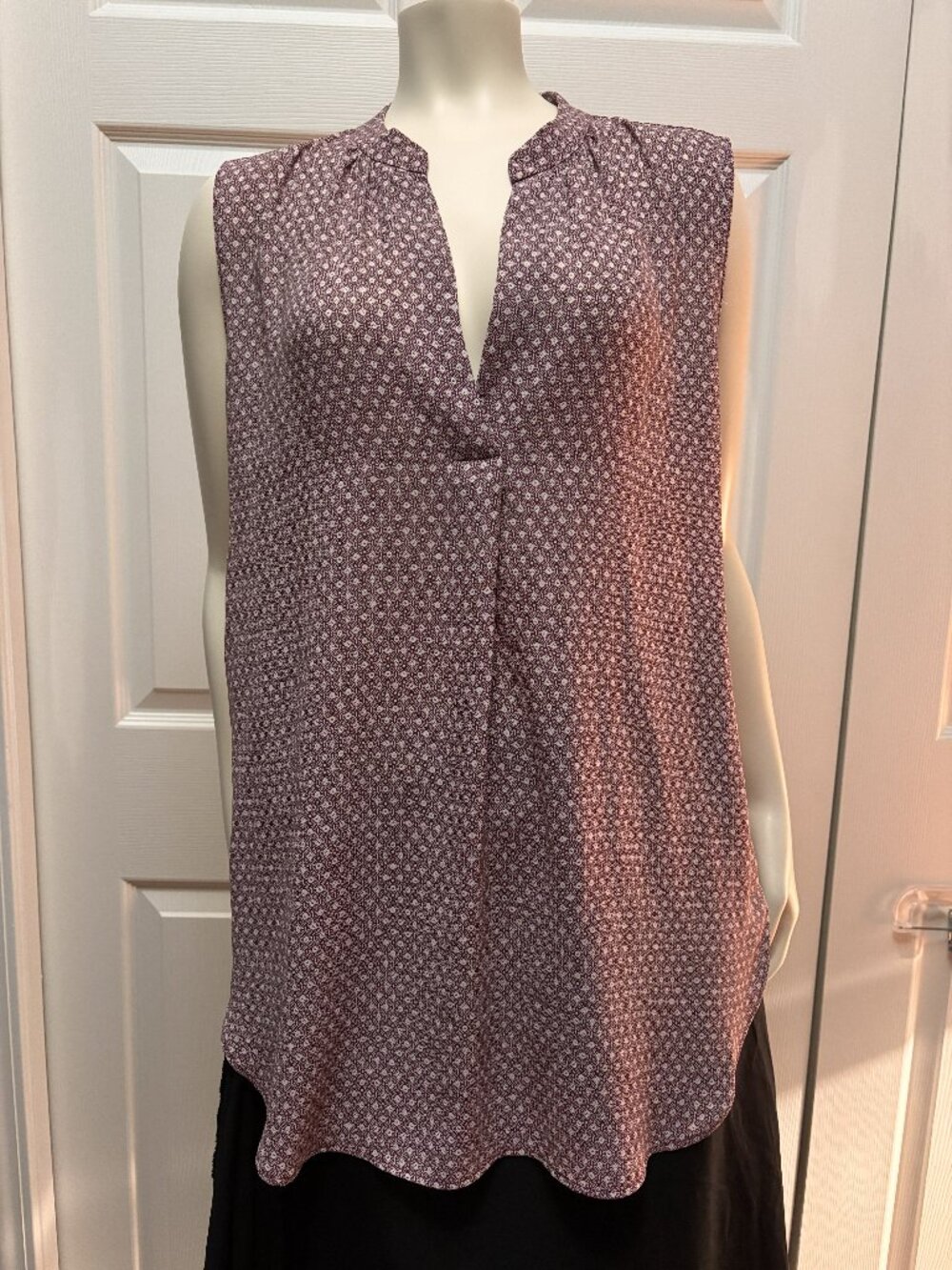 LOFT Sleeveless Burgundy Geo Print Blouse Size Medium